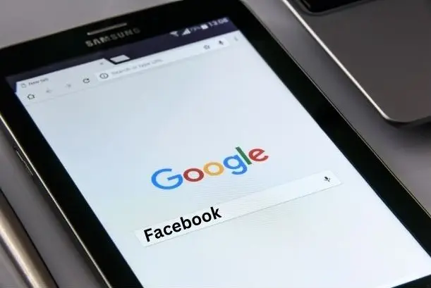 מה ההבדל בין מודעות גוגל למודעות פייסבוק?